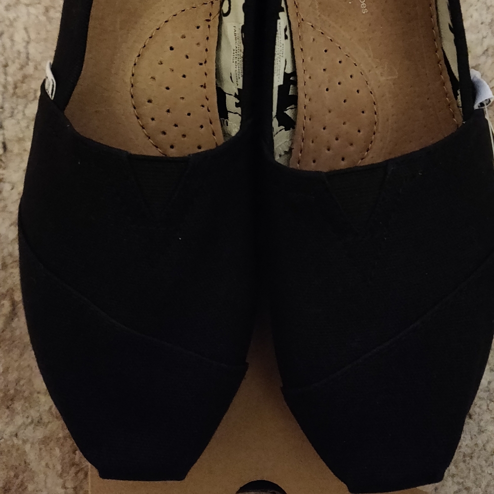 Black Canvas Toms